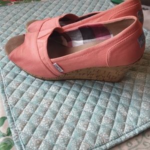Toms coral peep toe wedges size 8.5
